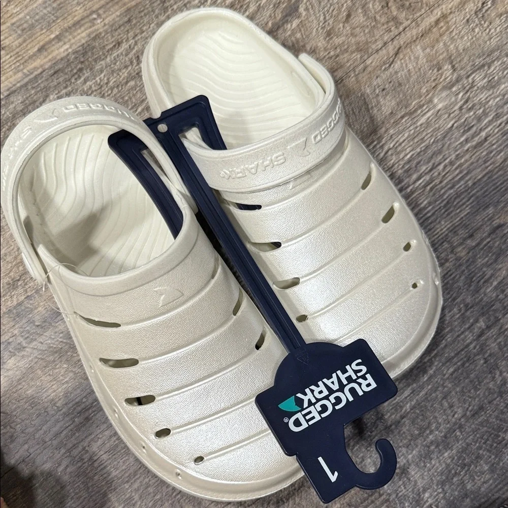 Rugged Shark Kids white Clogs